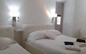 B&B Camera & Caffe